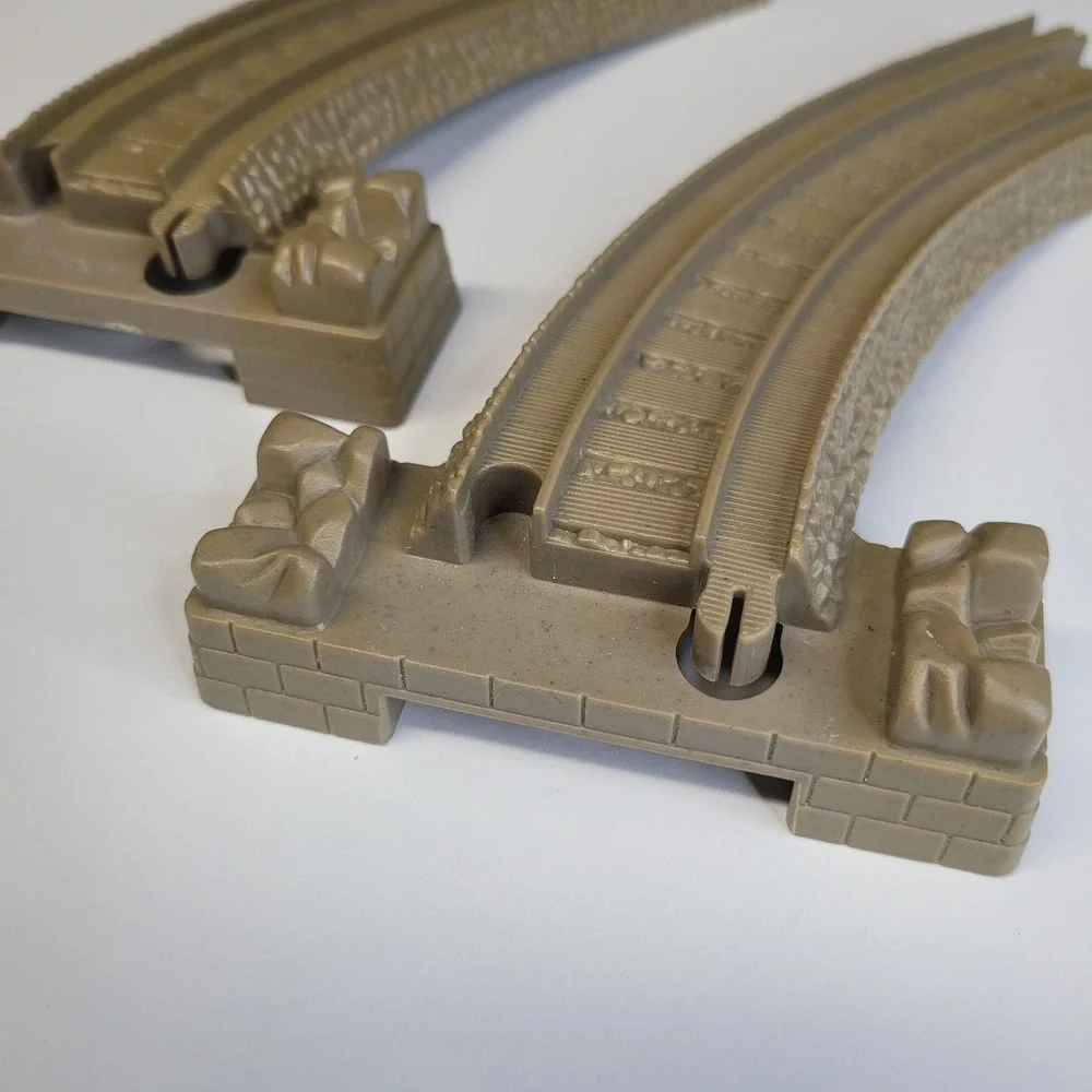 Thomas Train Wooden Railway Curved Track Pieces Gold Brown‎ Lot of 2 Replacement